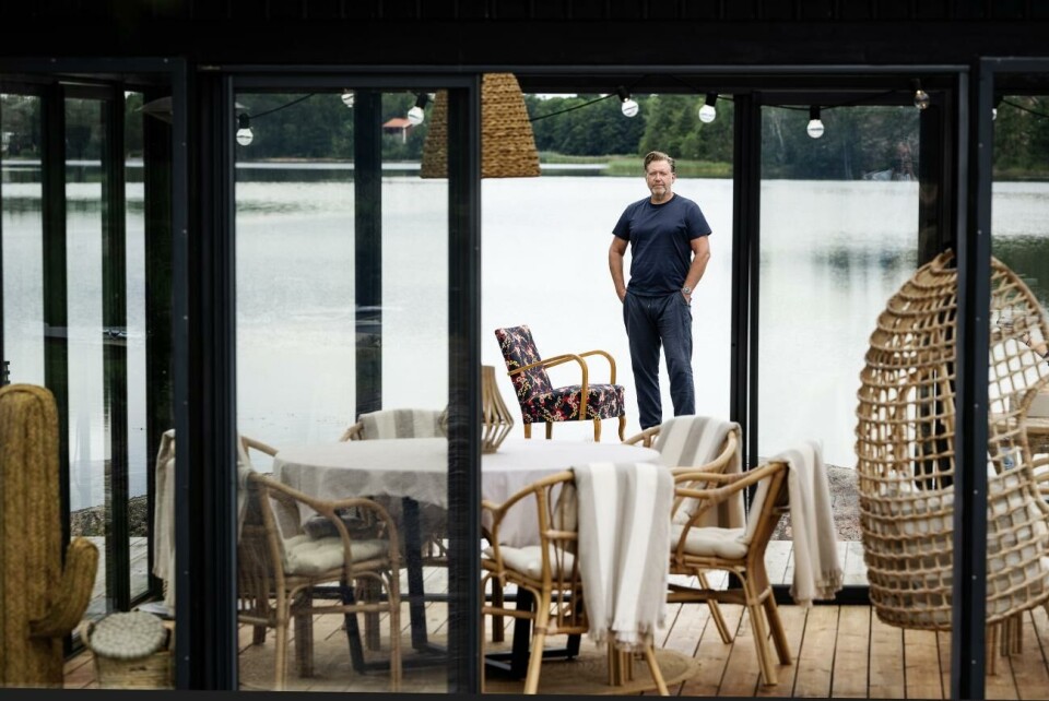 Peter brukar säga att han bor i Stockholm men lever på Åland. Peter brukar säga att han bor i Stockholm men lever på Åland.