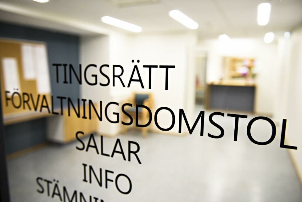 Polismyndigheten avvaktar åtgärder mot dömd polis Tingsrätten.