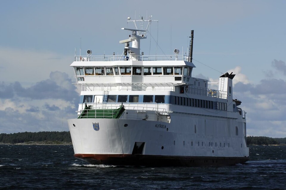 Det finns olika sätt att få ner utsläppen, noterar projektet. Foto: Jacob Saurén @Foto:Jacob SaurénSkärgårdstrafiken ska spara 300.000 euro. Bland de olika handlingsalternativen finns kraftiga inskränkningar i turlistorna, eller helt indragna färjelinjer. Här Alfågeln.