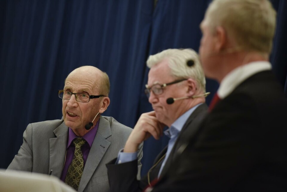 Tidigare medlemmen i Ålandsdelegationen, Ragnar Erlandsson, väljer att avsluta sitt medlemskap i delegationen. På bild även Roger Jansson och Roger Nordlund