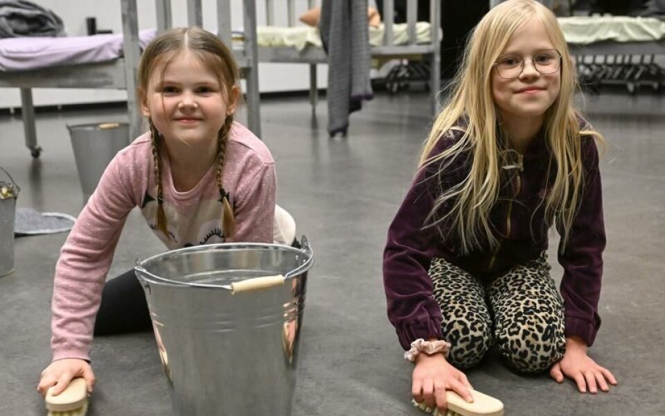 Signe Donning och Signe Hallberg delar rollen som barnhemsbarnet Molly.Foto: Robert Jansson