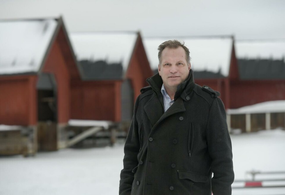 ”Vi hoppas verkligen att de hittar var det har frusit”, säger kommunstyrelsens ordförande Mikael Lindholm. Mikael Lindholm trivs med livet på Simskäla där han har nära till naturen.@Foto:Robert Jansson