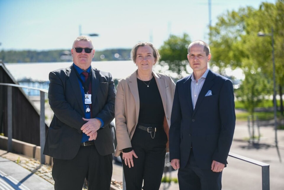 Mats Perämaa (Lib), Eva Mikkola-Karlström (Ålands Sjöfart rf) och Mathias Brunnsberg (Alandia Försäkring) höll en presskonferens inför den stundande mässan Sjöfartens dag på Alandica under tisdagen. Mats Perämaa (Lib), Eva Mikkola-Karlström (Ålands Sjöfart rf) och Mathias Brunnsberg (Alandia Försäkring) höll en presskonferens inför den stundande mässan Sjöfartens Dag på Alandica under tisdagen.