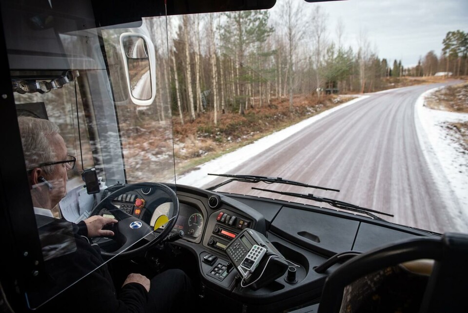 Fallande temperaturer ledde i veckan till halka på vägarna. ”På vissa ställen har det varit skridskobana”, säger skolchauffören Rune Eriksson.