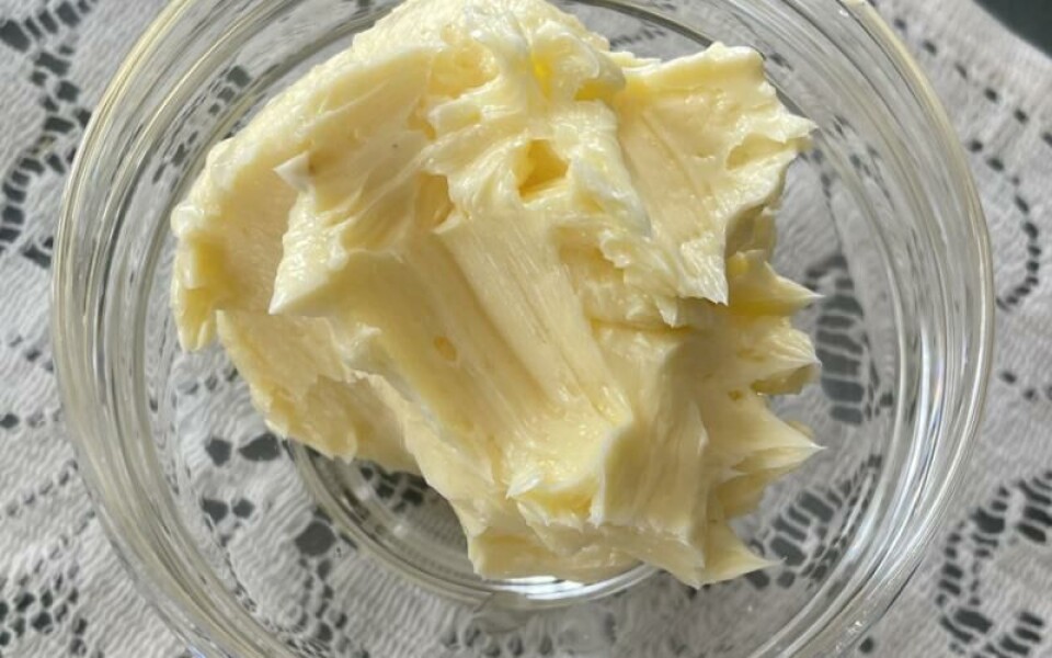 Hemkärnat smör fotograferat på Jan Karlsgården sommaren 2023.Foto:
