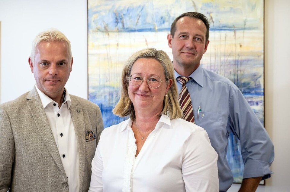Finferries vd Håkan Fagerström och infrastrukturminister Camilla Gunell (S) har enats om att bilda ett gemensamt bolag för att bedriva skärgårdstrafik. På bilden syns också avdelningschef Fredrik Pettersson när det nya bolaget presenterades. Finferries vd Håkan Fagerström och infrastrukturminister Camilla Gunell (S) har enats om att bilda ett gemensamt bolag för att bedriva skärgårdstrafik. På bilden syns också avdelningschef Fredrik Pettersson. Daniel Eriksson