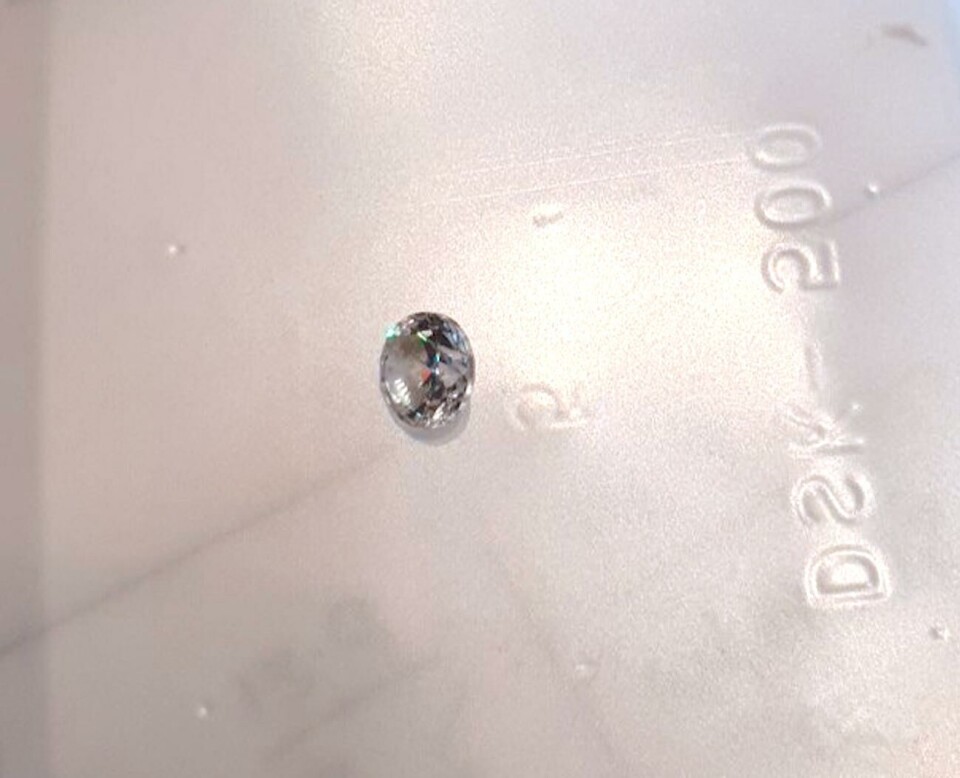 Diamanten tappades från en ring buren av en amerikansk turist.