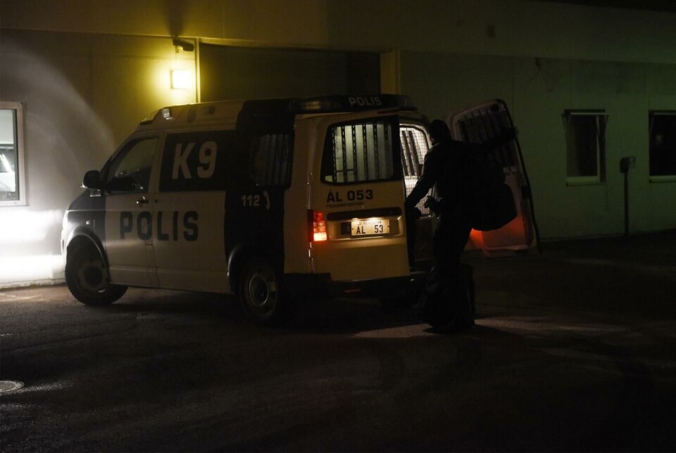 Polisen hade en intensiv helg. Polis, Eckerö skottdrama, polisbil