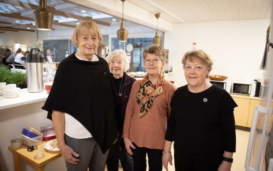 Marthorna Kerstin Wikgren, Helena Häggblom-Jacobsson, Siw Wikström och Peggy Danielsson såg till att besökarna fick gott fika och kaffe.Foto: Hülya Tokur-Ehres