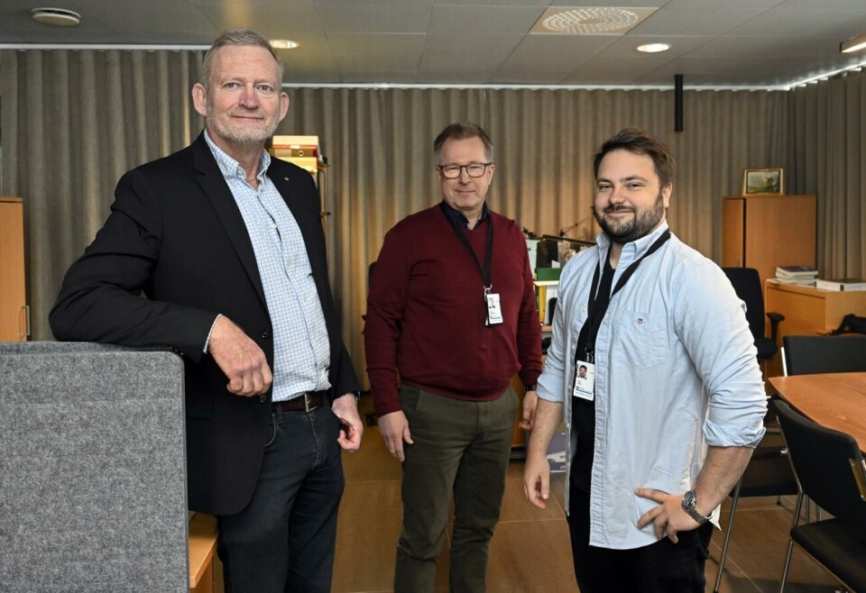 Sunnanvind hoppas på auktion nästa år Stefan Fransman, till vänster, är ordförande i styrgruppen för landskapsregeringens projekt Sunnanvind, som tar fram underlag för framtida etablering av vindkraft till havs. I mitten projektledare Ralf Häggblom och till höger energiutvecklare Joel Fenel.