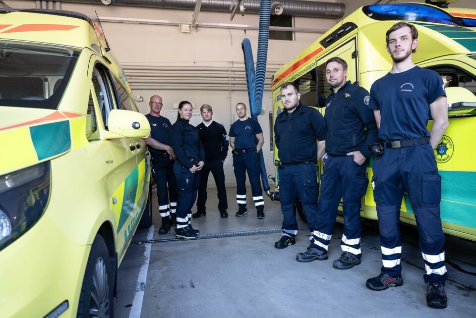Tom Göstas säger att det i dag inte är rimligt att all personal ska kunna hantera både brand- och ambulansyrket till fullo, vilket det gamla ambulansavtalet bygger på. Från vänster: Jonas Karlsson, Alexandra Nordström, Tom Göstas, Magnus Sundman, Jonas Hemmälin, Jan Hilander och Christoffer Andersson.