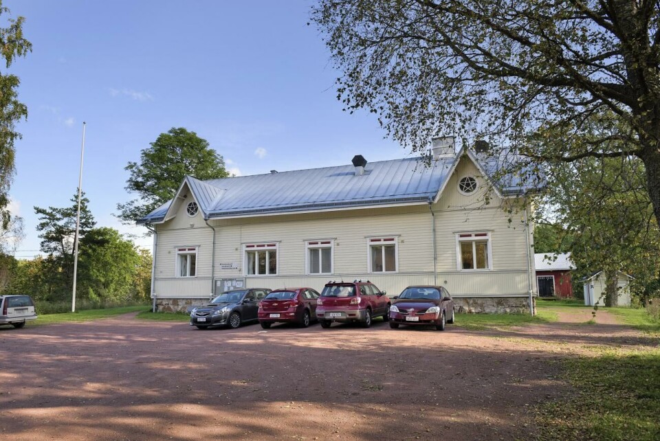 Sunds kommunfullmäktige beviljar Sunds bibliotek en finansiering på 4.500 euro för projektet ”Sund 700 år och Åland 100 år”. Sunds kommunhus.