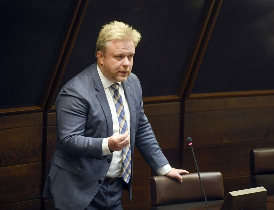 Tidigare ÅHS-ordförande: Viktigt att följa upp vården utanför Åland De långsiktiga sparplanerna måste förankras även hos oppositionen, säger ÅHS tidigare ordförande Wille Valve (MSÅ).Robert Jansson