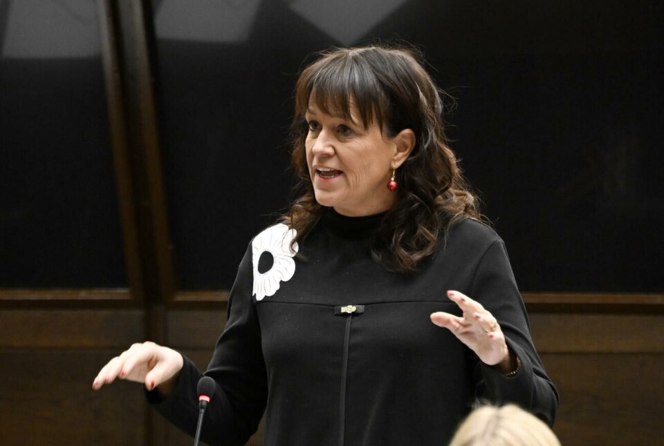 Tidigare minister: Inte hållbar socialpolitik Tidigare social- och hälsovårdsminister Annette Holmberg-Jansson (MSÅ) vill att man i förslaget också beaktar pensionärer som bor på effektiverat serviceboende (ESB).Robert Jansson