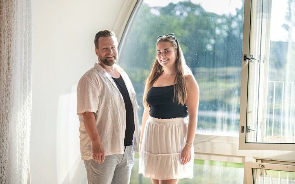 Petter Bjällö och Filippa Enroos gör sina drömroller som Daniel och Lena. Foto: Amir Karbalaei