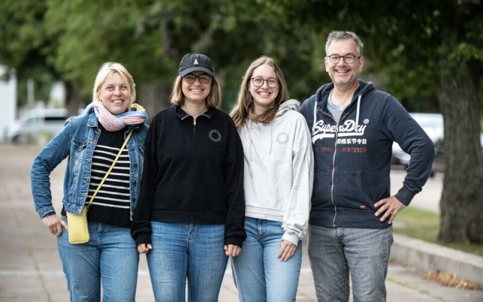 Sommarålänningarna Anke, Lisa, Maya och Christian Schwabe. <@Fotograf>Amir Karbalaei@Normal_indrag:Foto: Amir Karbalaei