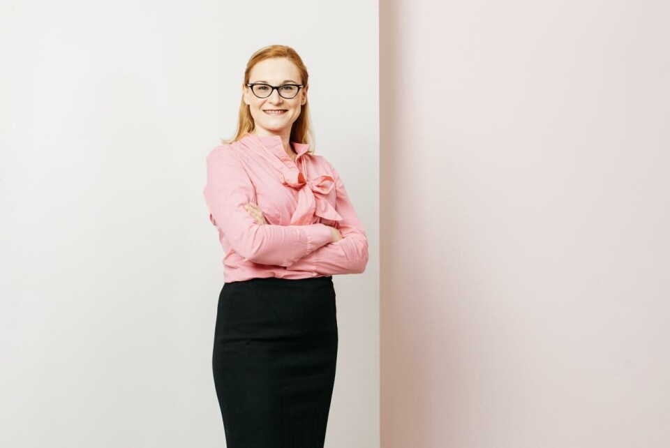 Eeva-Riitta Högnäs är ledande jurist vid Finlands kommunförbund och säger att upphandlingslagstiftningen inte hindrar en lagtingsledamot att samla information.