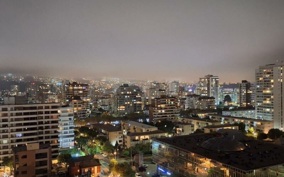 Här är utsikten från balkongen i Chile, där han tillfälligt bor.Foto: