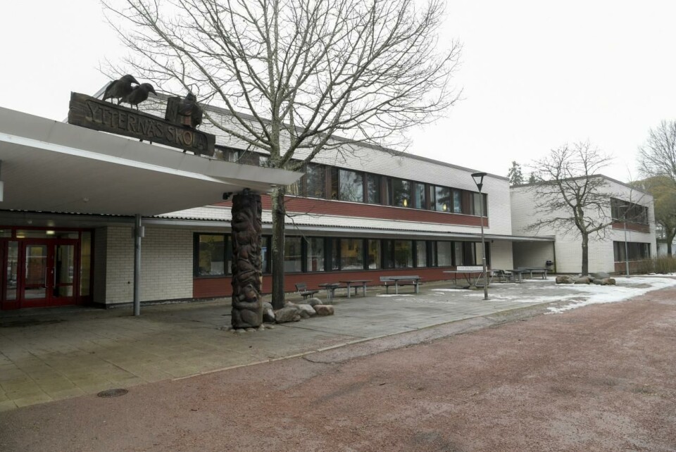 Vid Ytternäs skola har man bedrivit både distans- och närundervisning samtidigt – så kallad hybridundervisning.