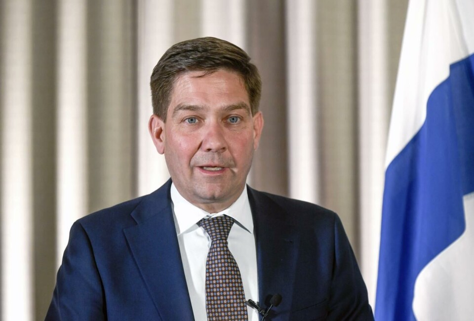 Ålandsminister på väg ur riksdagen 050922 , 05092022 , 20220905 , Ålandsminister Thomas Blomqvist (SFP, till vänster) , totalrevisionen avsjälvstyrelselagen läggs på is , LR
