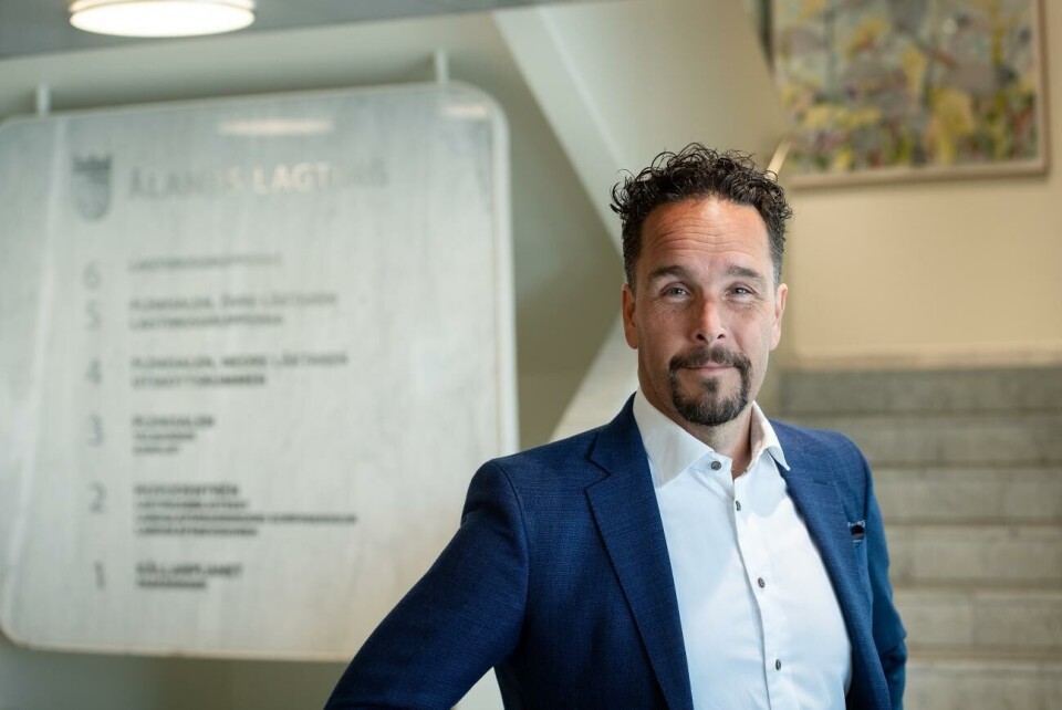 ”Det är inte politikerna som ska lösa det” Näringsminister Fredrik Karlström (MSÅ) säger att politikerna inte kan se till att det finns färjor som kan gå till och från Åland.