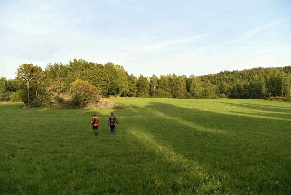 Nya jaktregler välkomnas av flera jägare, men kan också väcka en del kritik. Sunds jaktvårdsförening vill lära unga både jakt och respekt för djur och natur.