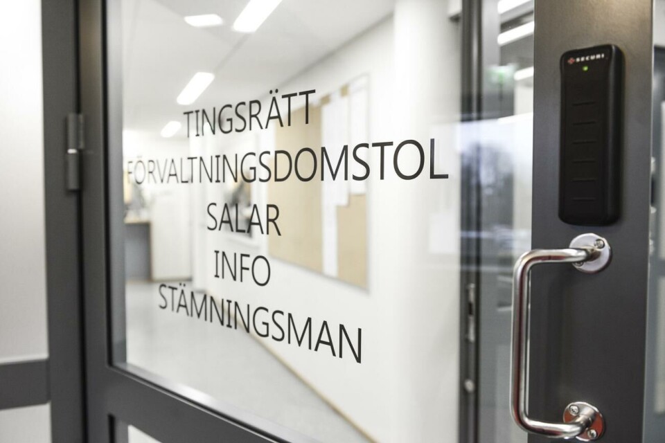 Tingsrätten höll en omröstning där rösterna föll två mot en för en fällande dom.