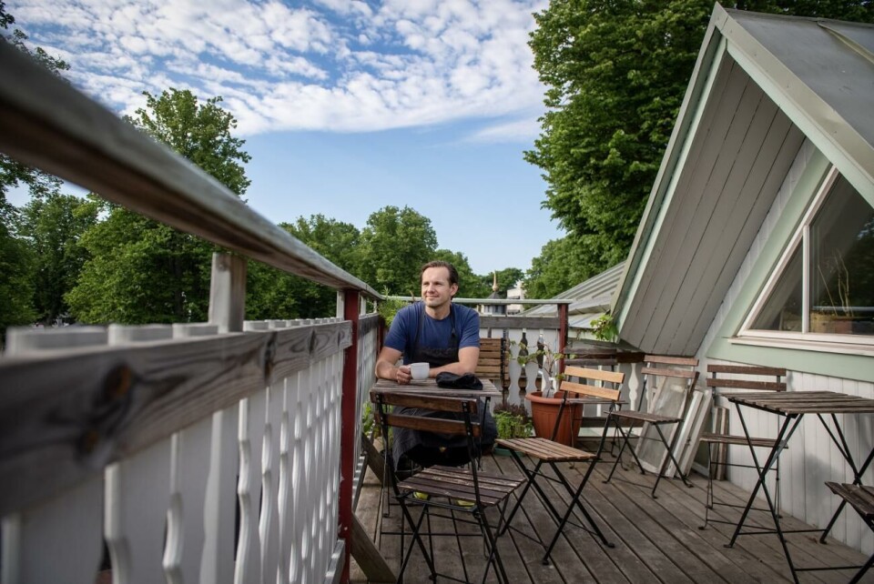 Jakub Strzalkowski har tidigare jobbat i Smakbyn, på Solkulla gård och på Johannas hembakta. Nu jobbar han som bagare på Café Victor i Mariehamn. Han vurmar extra för surdegsbröd och använder sig helst av lokala råvaror.