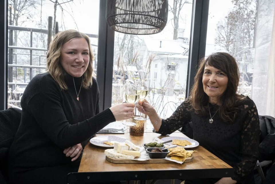 Gerd Forselius (till höger) är årets Drömhelgsvinnare. Till lunchen på Boquerian tog hon med sig ”det bästa hon har”, dottern Sandra Forselius. Vinnare i Drömhelgen,