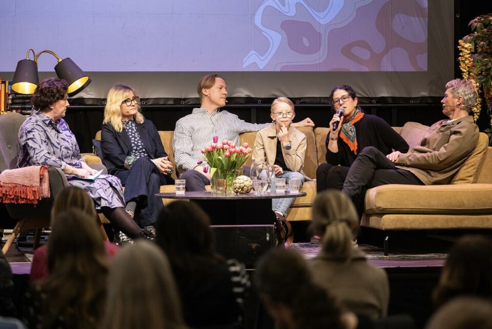 Hur kan AI användas inom läsfrämjandet, var ett av ämnena i fredagens frukostseminarium. I samtalet som modererades av Sara Kemetter, deltog författaren och forskaren Ingela Korsell, författaren och läromedelsutvecklaren Fredrik Blomqvist och bokinflueraren Carl Blomqvist, författaren och samhällsdebattören Dilsa Demirbag-Sten, författaren Johan Unenge. Hur kan AI användas inom läsfrämjandet, var ett av ämnena i fredagens frukostseminarium. I samtalet som modererades av Sara Kemetter, deltog författaren och forskaren Ingela Korsell, författaren och läromedelsutvecklaren Fredrik Blomqvist och bokinflueraren Carl Blomqvist, författaren och samhällsdebattören Dilsa Demirbag-Sten, författaren Johan Unenge.