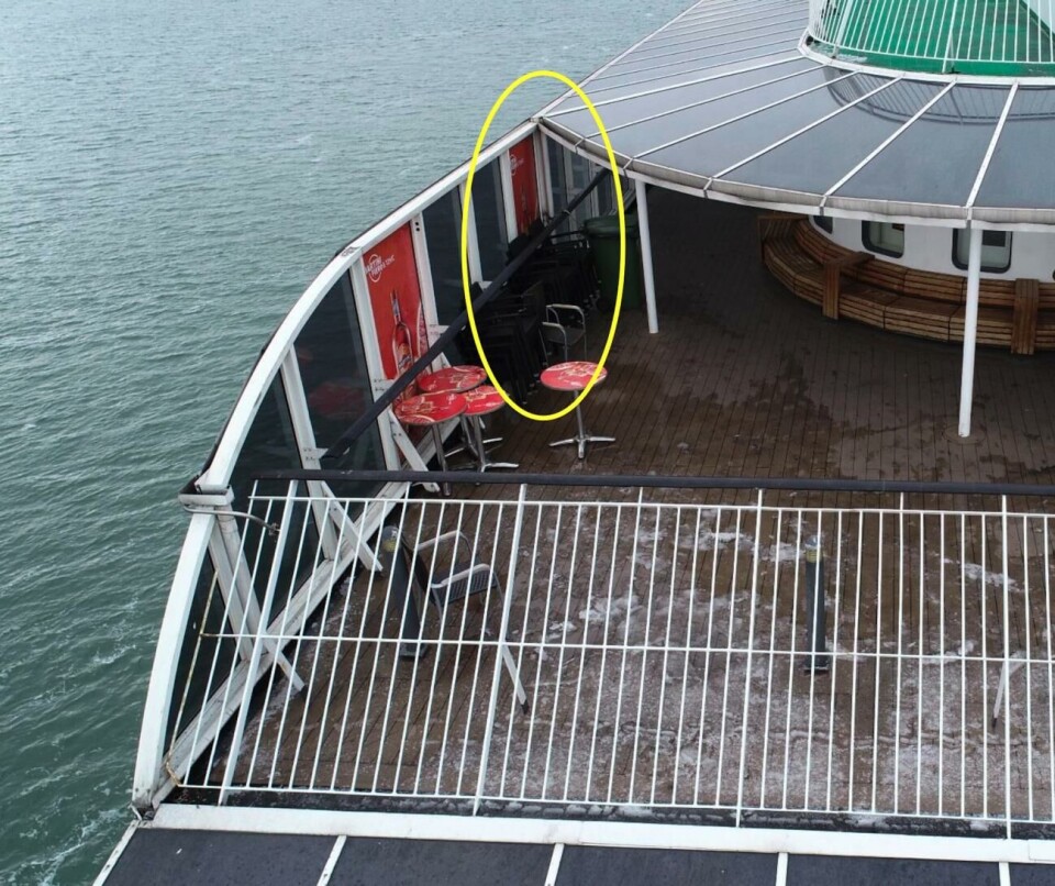 Platsen där den unga mannen klättrade upp innan han hamnade i vattnet. Bild från gränsbevakningens förundersökningsprotokoll.