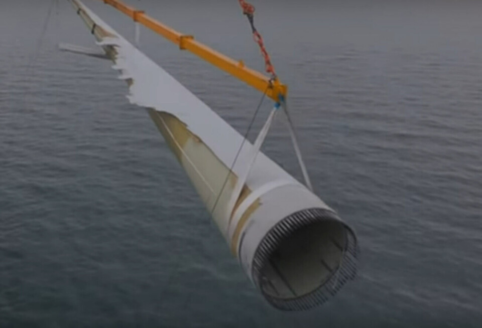 Så här kan ett uttjänt rotorblad på ett offshore-vindkraft se ut.Bilden är från en reklamfilm på Youtube från danska vindkraftverksproducenten Vestas: ”Vestas Offshore Blade and Gearbox Replacement”.