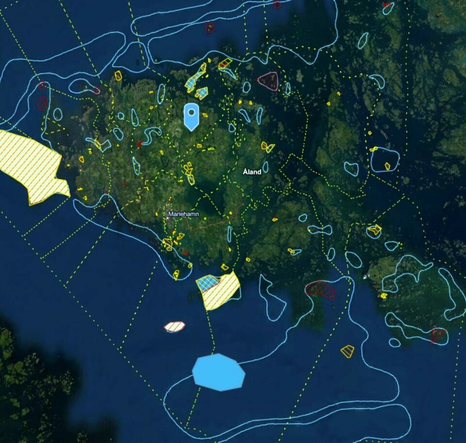 Alla områden som är inringade med blått har identifierats som skyddsvärda. ”Om jakt och fiske förbjuds inom dessa områden försvinner i princip ålänningarnas tillgång till de så kallade kronoholmarna och fiske på allmänt åländskt vatten”, skriver jakt- och fiskeorganisationerna. Alla områden som är inringade med blått har identifierats som skyddsvärda. ”Om jakt och fiske förbjuds inom dessa områden försvinner i princip ålänningarnas tillgång till de så kallade kronoholmarna och fiske på allmänt åländskt vatten”, skriver jakt- och fiskeorganisationerna. @Normal_indrag: