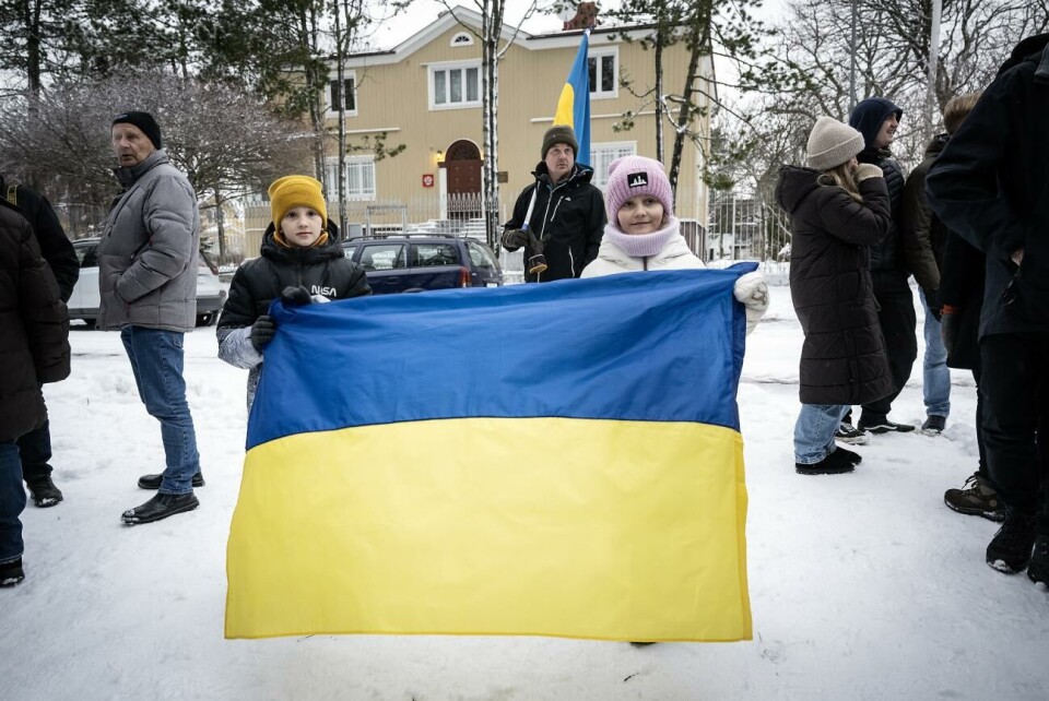 Låt oss inte glömma bort det kämpande ukrainska folket. Här är Dima Kolesnyk och Anna Lytvynova på en demonstration tidigare i år.Foto: Daniel Eriksson Låt oss inte glömma bort det kämpande ukrainska folket. Här är Dima Kolesnyk och Anna Lytvynova på en demonstration tidigare i år.