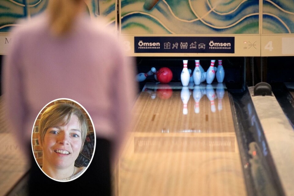 Den åländska bowlingkartan kan inom kort komma att ritas om. Infälld i bild ser vi avgående ordförande Rannvá Åkerblom. Tobaksfri Duo ordnade bowling på Idrottsgården.