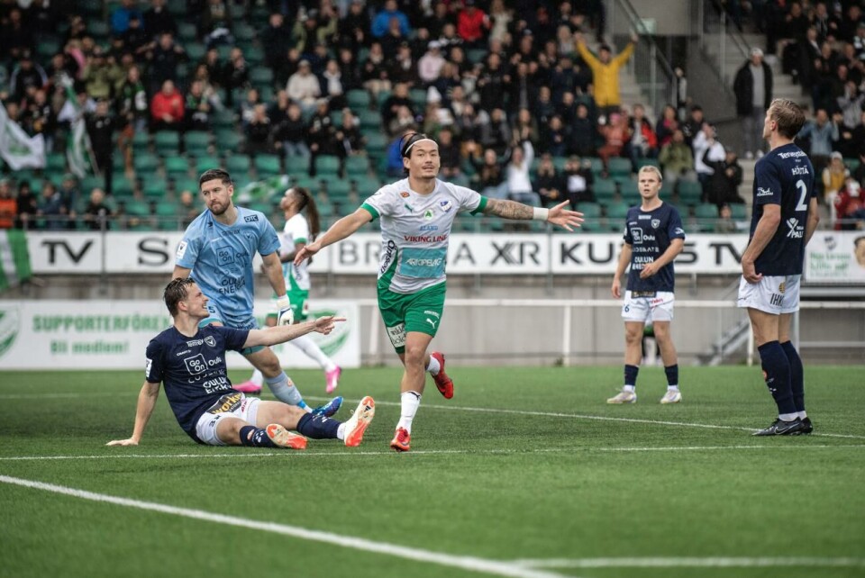 Det är stora summor på spel när Adam Larsson (bilden) och hans lagkamrater nu försöker hålla IFK Mariehamn kvar i ligan.