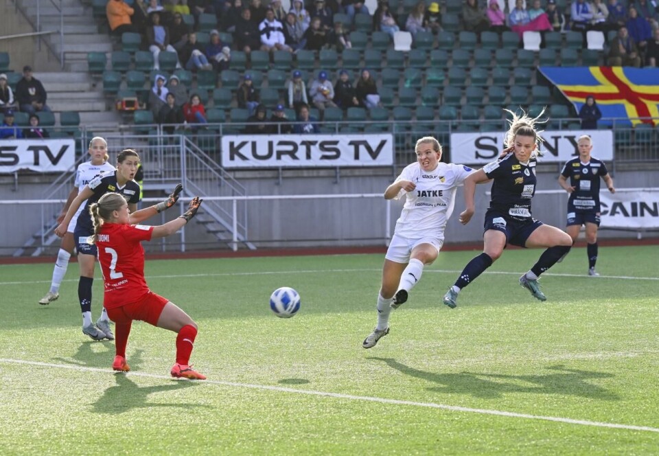 Silja Tuominen vräkte sig fram i straffområdet och skarvade in kvitteringen på stopptid.