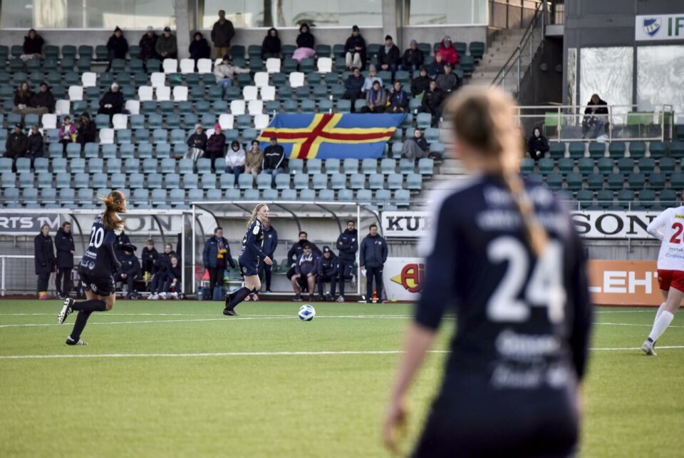 Åland United slog in fyra bollar mot ONS och vann klart.