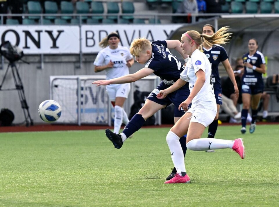 17-åriga Olivia Ulenius erhåller sin första Guldboll i ordningen. Olivia Ulenius (bilden) och Tilda Råtts är uttagna i Finlands U19-landslag.Robert Jansson