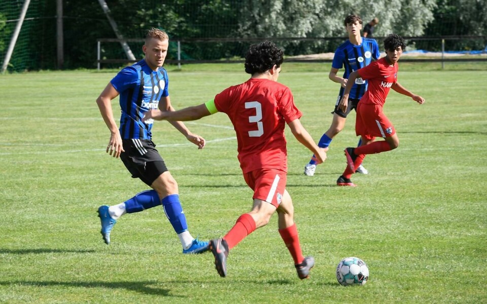 De senaste tre seriematcherna har Elias Eriksson (bilden) och hans FC Åland tagit maximala nio poäng, med en målskillnad på 10–0. Foto: Daniel Eriksson