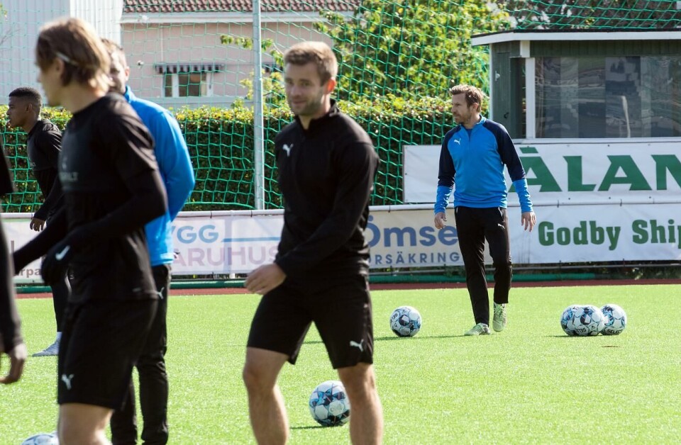 Daniel ”Ahna” Norrmén blickar fram mot sina andra match som huvudtränare för IFK Mariehamn. Fotboll, IFK Mariehamn, Daniel Norrmén