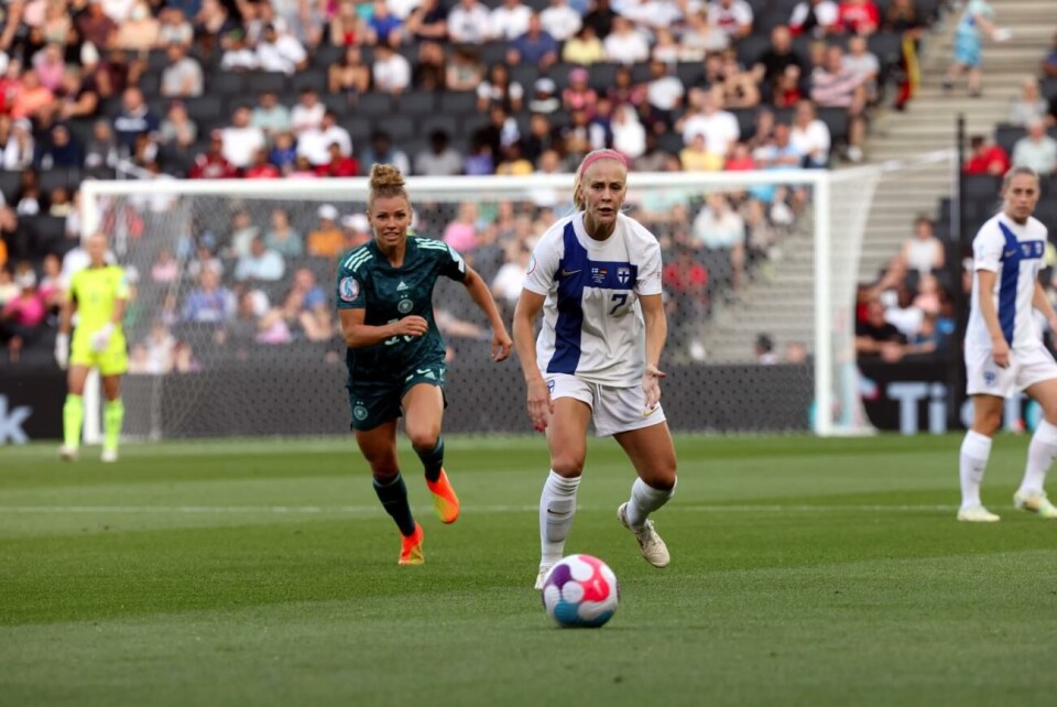 Adelina Engman missade de två första landskamperna på Cypern men fick 60 minuters speltid i avslutningen mot Rumänien. UEFA Women's Euro 202216.7.2022, Stadium MK, Milton Keynes.Suomi - Saksa / Finland v Germany *** Local Caption *** @Bildtext:Adelina Engman var tillbaka i startelvan i den avslutande gruppspelsmatchen.@Normal:Foto: Juha Tamminen