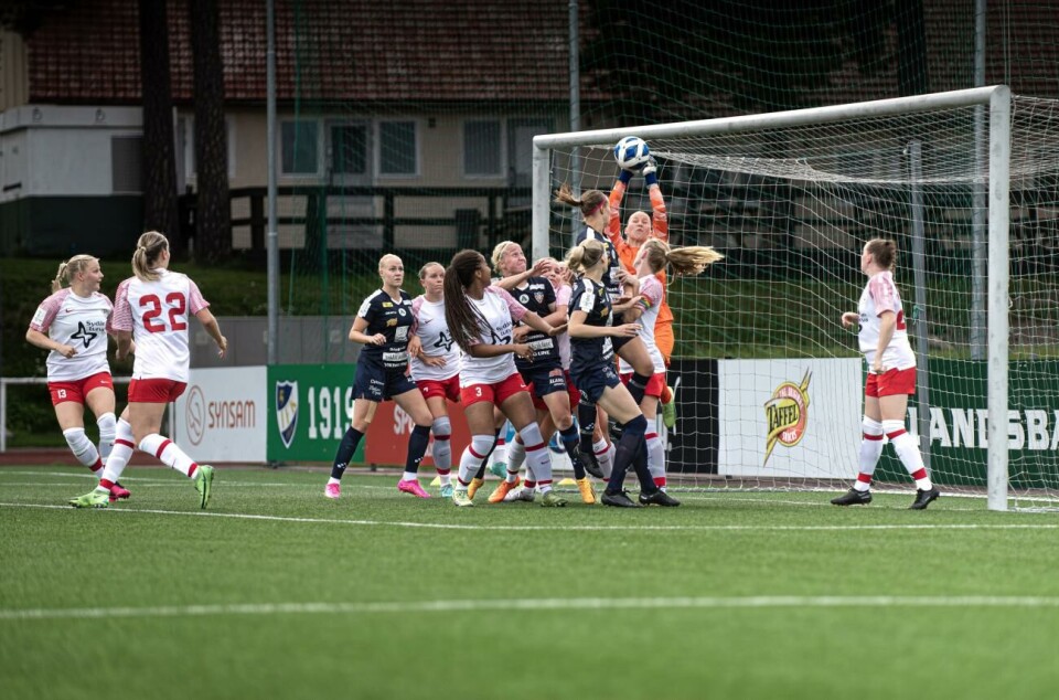 Åland Uniteds lagbygge fortsätter.