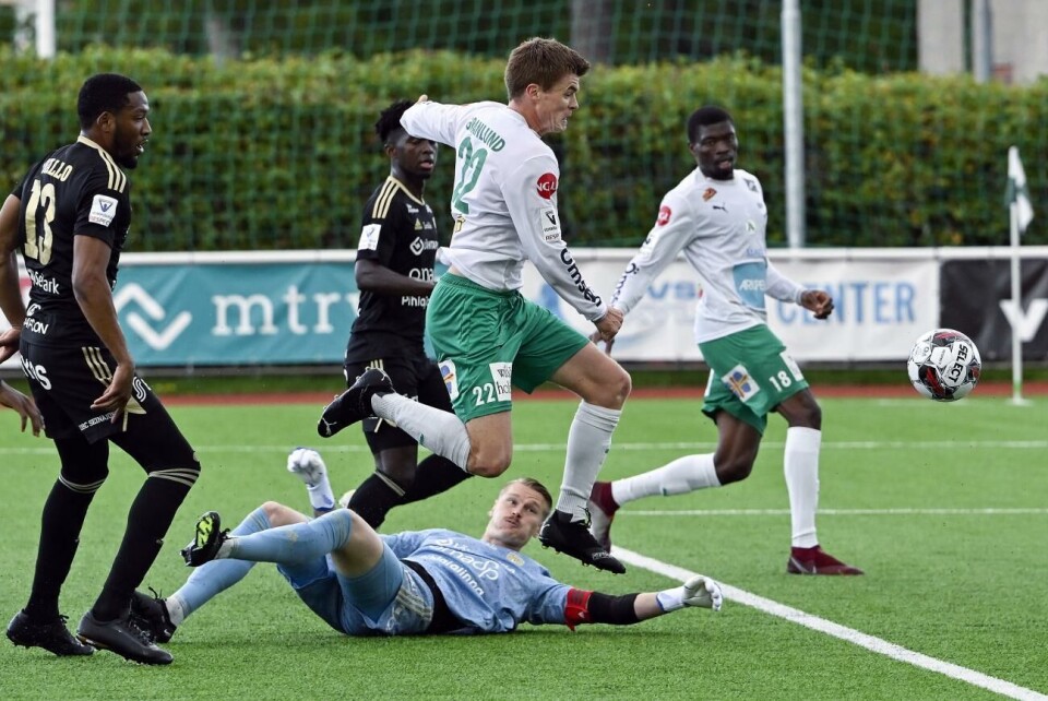 Albin Granlund och hans lagkamrater inleder och avslutar på hemmaplan i den nedre fortsättningsserien. Fotboll, IFK MAriehamn - SJK,