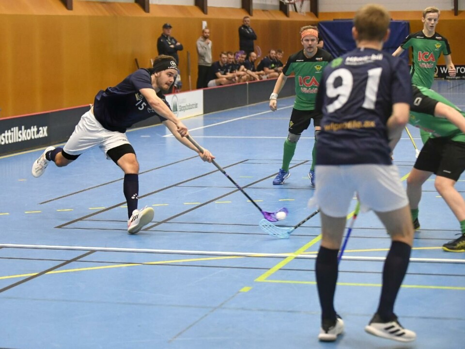 Magnus Tuominen skickar iväg ett målgivande skott i en tidigare match mot Väddö IF.