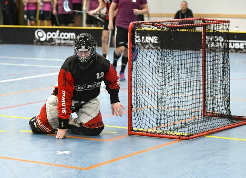 Johan de Mander i Dynamo-kassen hoppas på seger på onsdagskvällen. 290921 , 29092021 , 20210929 , Innebandy , Dynamo  Pro-09 , Baltichallen *** Local Caption *** @Bildtext:Innebandy, Dynamo  VPro-09, Johan de Mander@Normal:Foto: Robert Jansson