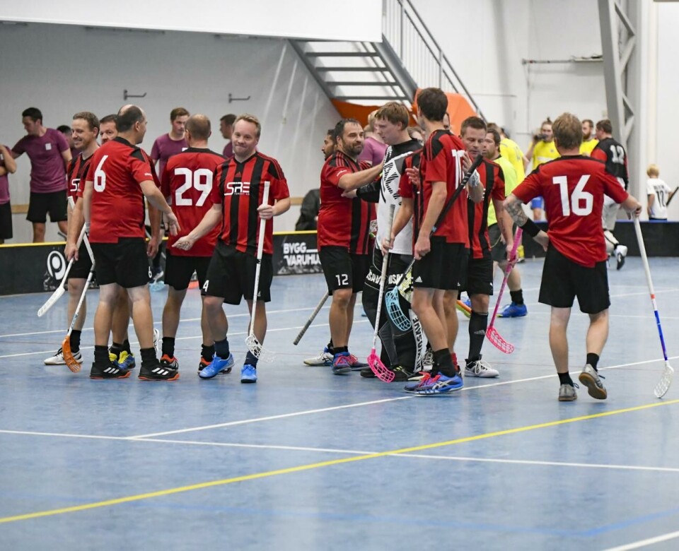 På herrsidan är Pr0-09 regerande mästare, sedan man slog Dynamo med 5–2 i finalen förra säsongen. 290921 , 29092021 , 20210929 , Innebandy , Dynamo  Pro-09 , Baltichallen *** Local Caption *** @Bildtext:Innebandy, Dynamo  Pro-09@Normal:Foto: Robert Jansson