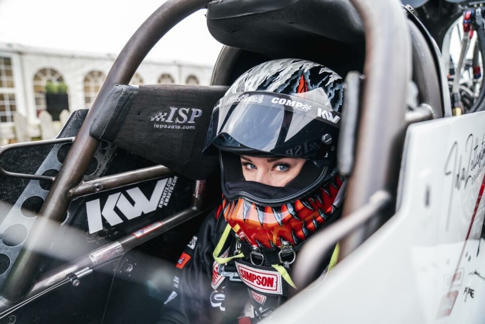 Nykorade Europamästaren Ida Zetterström avslutade EM-serien med ytterligare en seger, i säsongsavslutningen på Santa Pod Raceway.