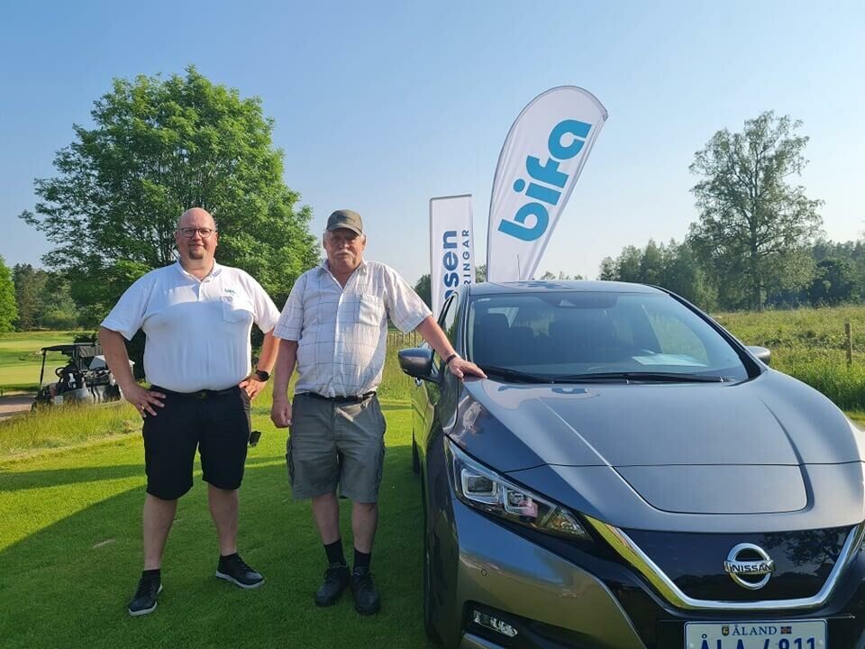 Gjorde hole in one – och vann sprillans nya bil!