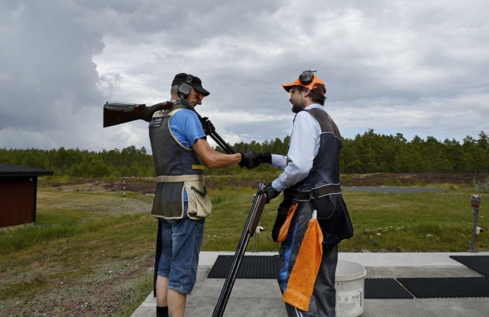 Bengt-Olof Lindgren (till vänster) vann ÅM i nationell skeet, närmaste före silvermedaljören Niklas Rehn (till höger). Bilden är från ett annat tillfälle. Foto: Theresa Axén